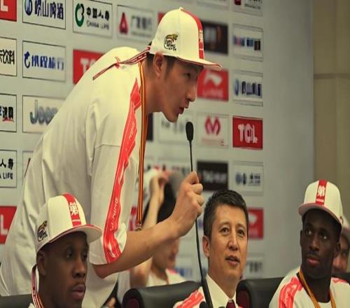 阿克利乌什,倒钩绝杀入,列周最佳进,球探官网,球探比分,球探体育,球探直播,球探足球